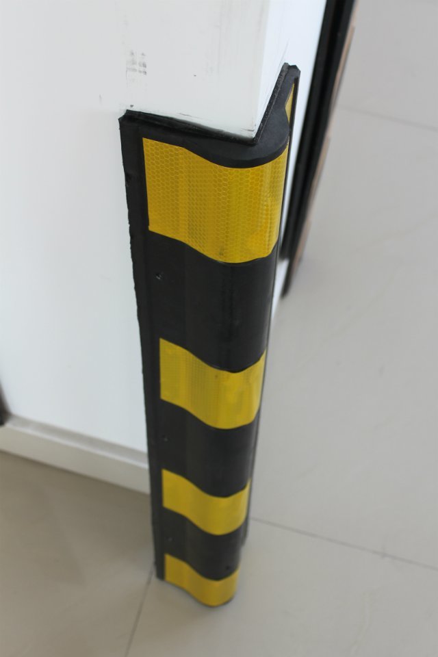 https://live.etonsafety.com/wp-content/uploads/2017/03/Rubber-Corner-guard.jpg